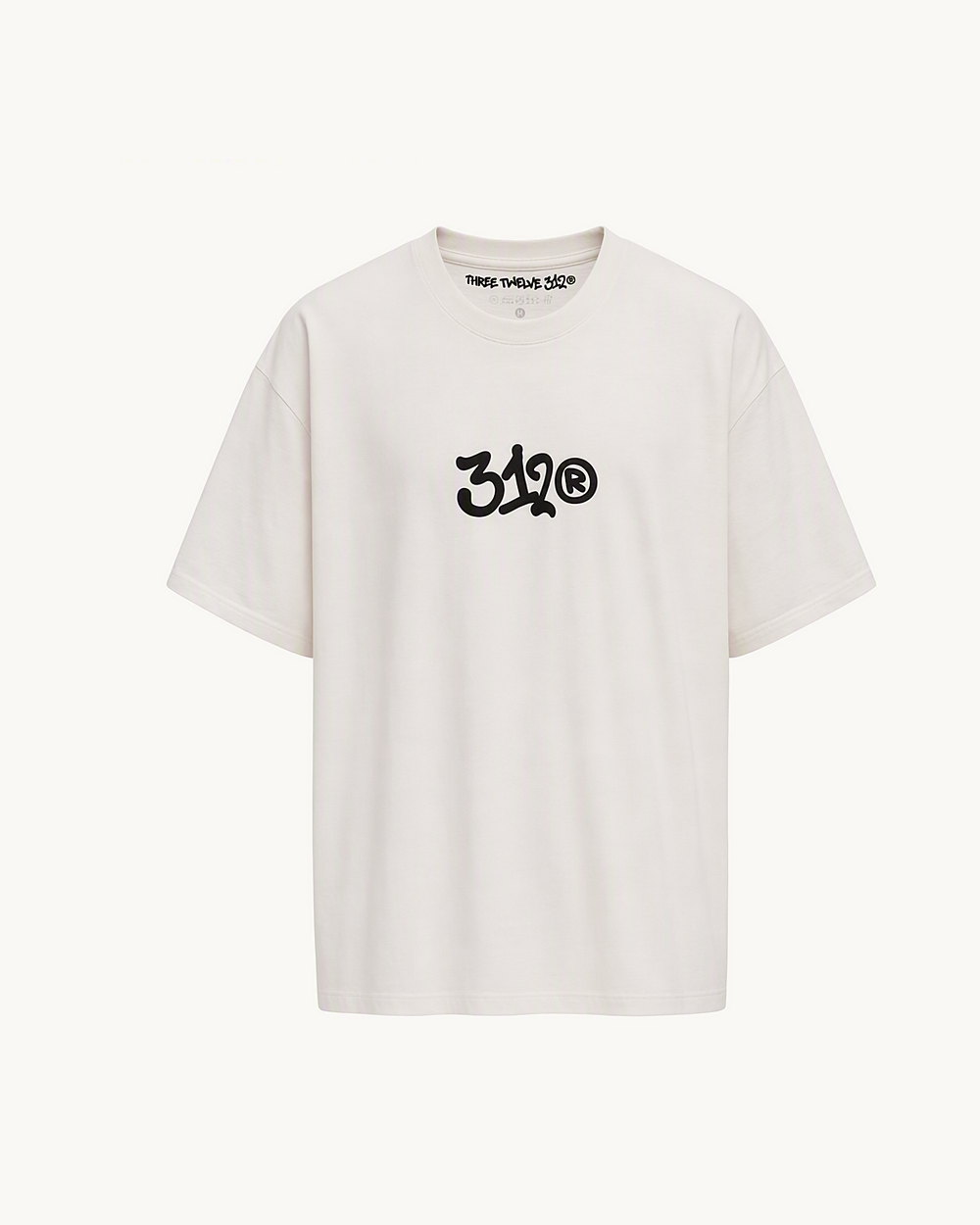 Camiseta 312 de color crudo vista de frente: corte oversize, cuello redondo y el grafiti 312® en el pecho